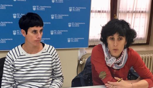 Ana Saeta (trabajadora social responsable del programa) y la concejala de Bienestar Social y Mujer Marisa Marqués