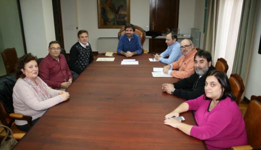 (De izda. a dcha.) Ana Fuentes García, Santos Jiménez Jiménez, Eneko Larrate, José Ángel Andrés (Concejal de Economía y Hacienda), Miguel Chivite (Secretario), Manuel Rodríguez (Jefe del Área de  Economía y Hacienda) y la técnica de Industria Rosa Domíngu