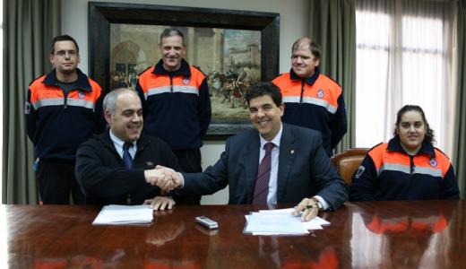 De Izda. A Dcha. Eradio Ezpeleta (Director Gerente de la Agencia Navarra de Emergencias), Luis Casado (Alcalde de Tudela), Leonor Pérez (Voluntaria).Fila superior: Izda. Javier Grávalos, Daniel Marco y Paulino Torres (Voluntarios).