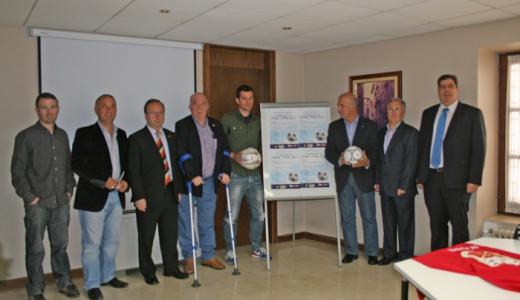 De izda. a dch: F.Ferrer (Ríos Renovables),J. Álava (Concejal de Deportes), J.Zudaire (Pte. Comité de entrenadores),I.Ramírez (Secretario Comité, Iñigo Valencia(C.D. Tudelano),J.L. Dìez (Presidente FNF); C.Martón (Director Técnico FNF) y Pablo Casado (Vic