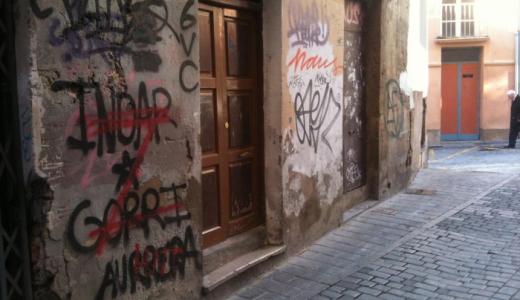 Pintadas en la calle Verjas