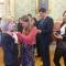 Irene Royo entrega la insignia a Mª Dolores Lamana